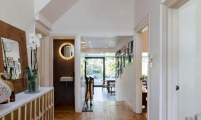 Stunning 5 bed house with private garden